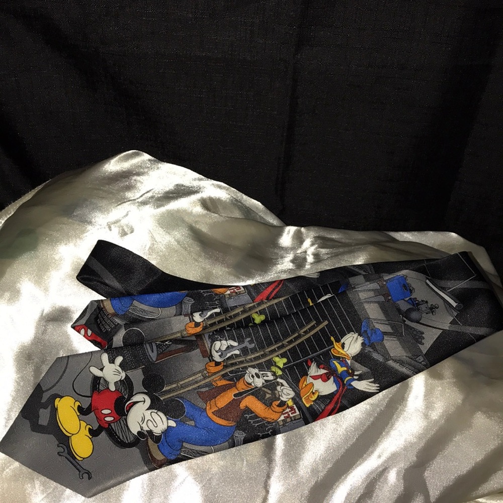 💯 % Polyester material fabric Disney tie